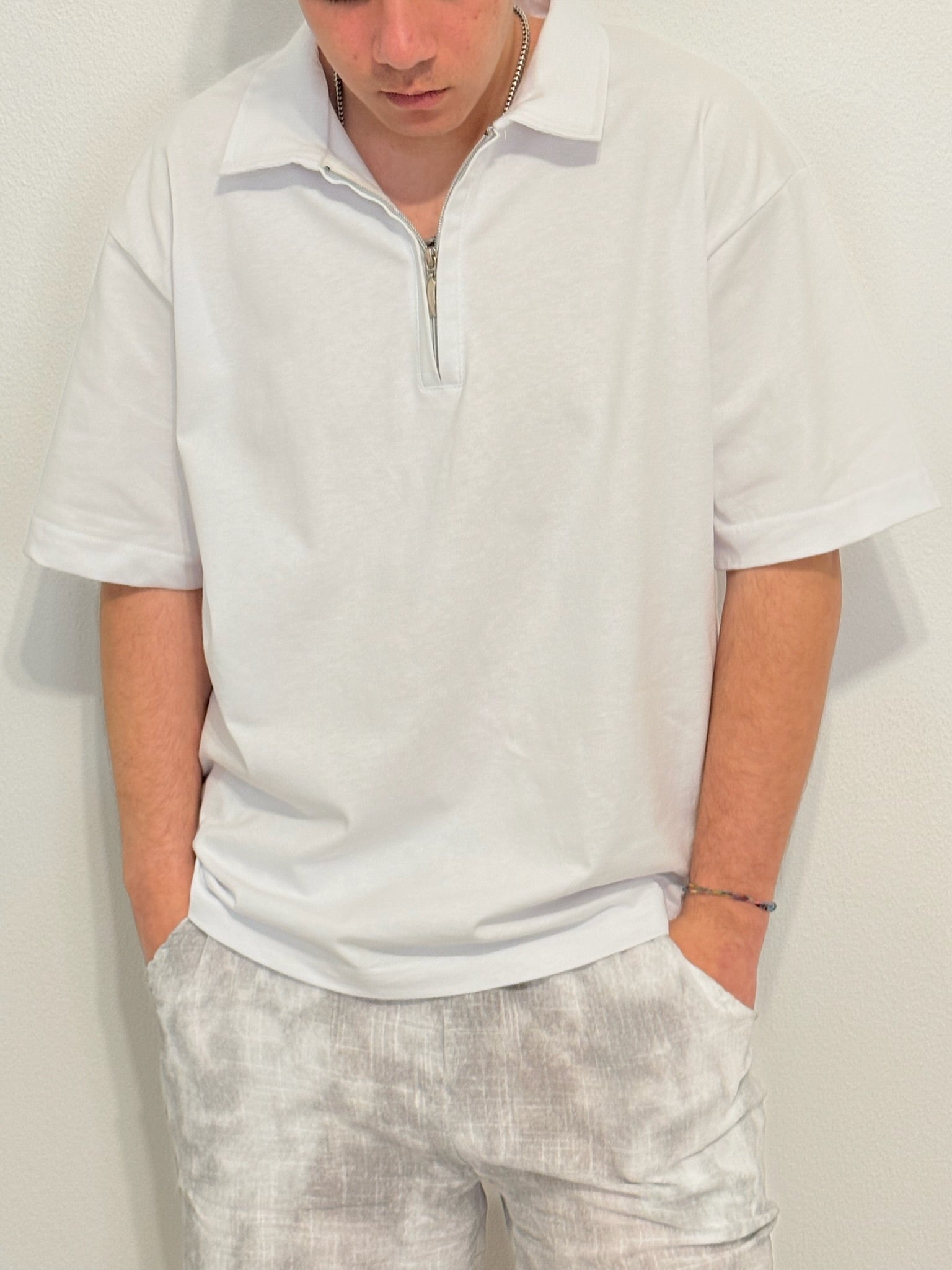 T-shirt con zip