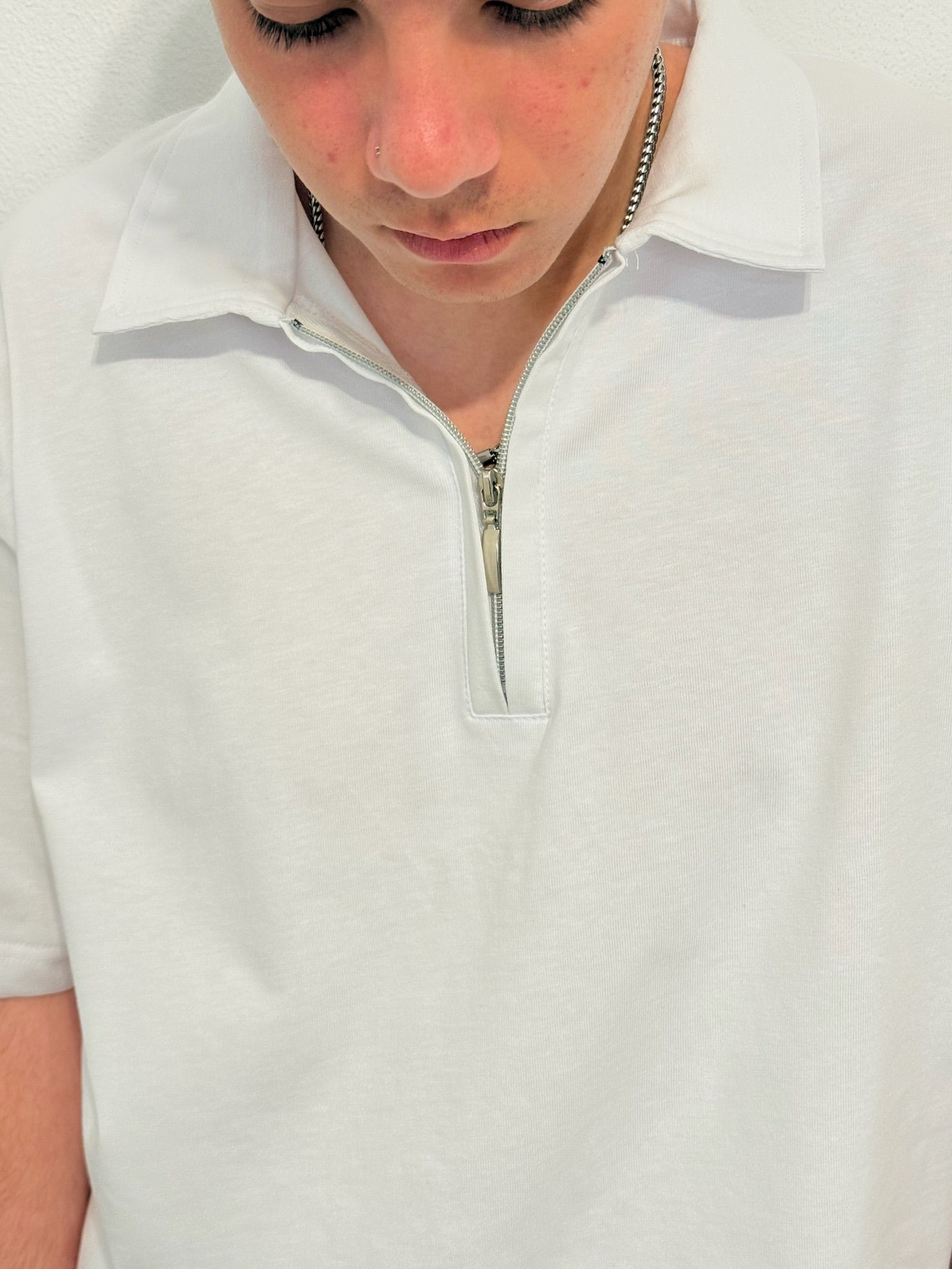 T-shirt con zip