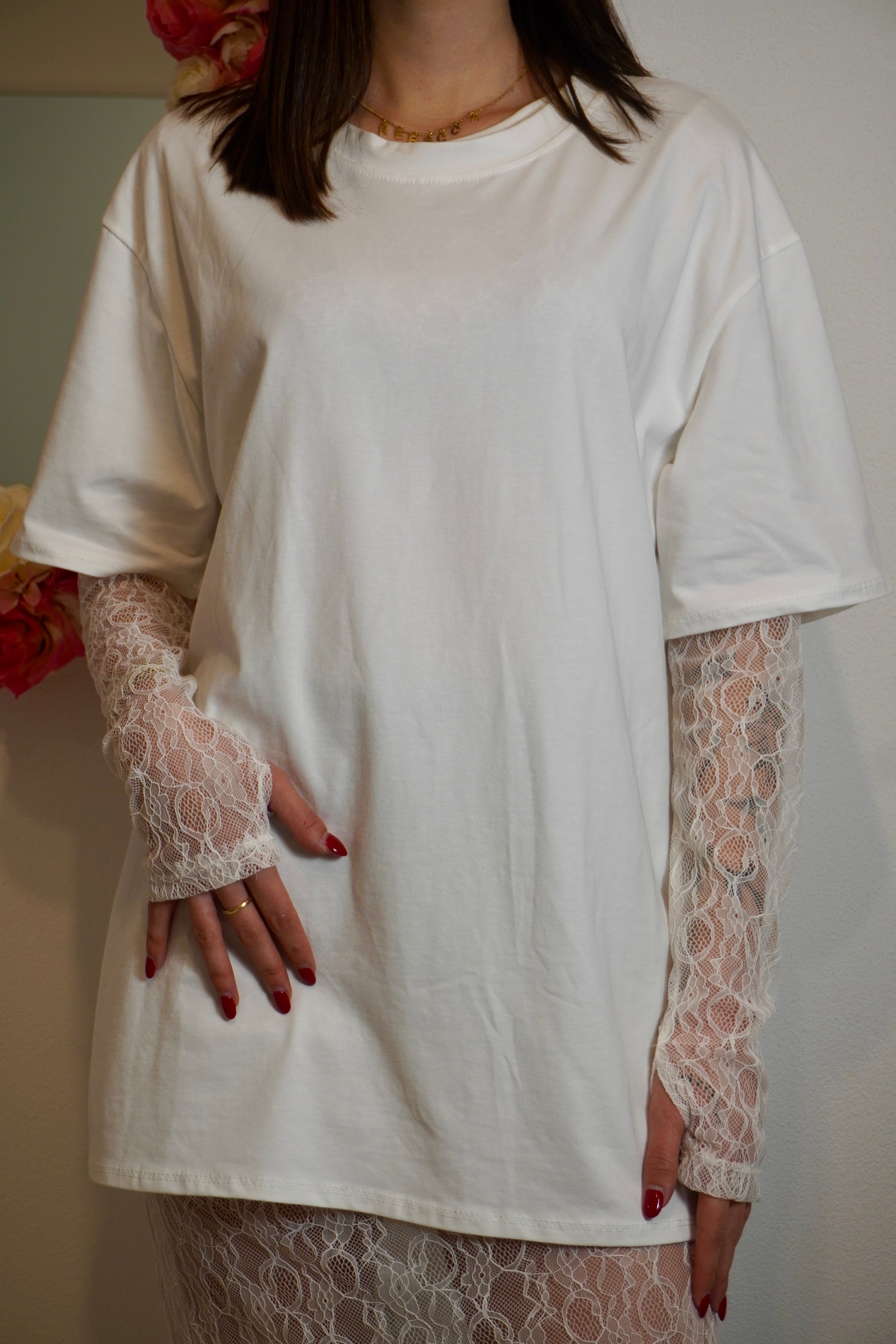 Maxidress in pizzo con t-shirt